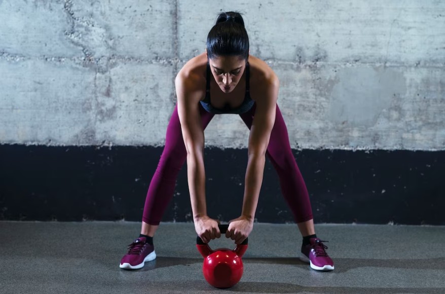 Exercice kettlebell femme